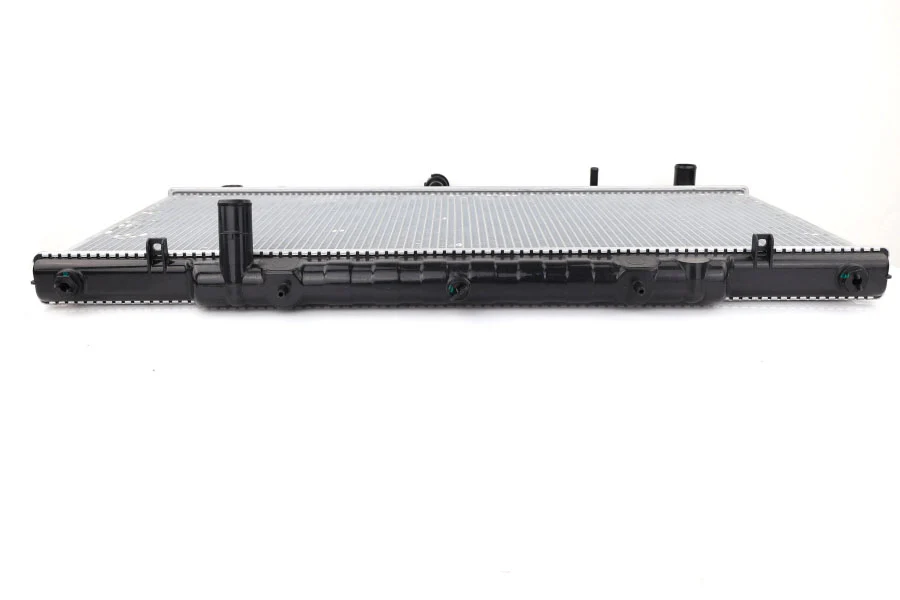 Radiator For Nissan Patrol GU Y61 2.8L 3.0L 4WD 1997 - 2017 Manual - Image 2